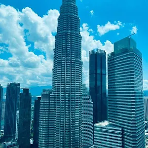 sky-suites-klcc-by-happy-holiday.kualalumpurs-hotels.com/
