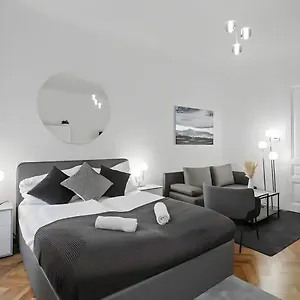 Apartment, Central, 2 Min To U1 Keplerplatz Appartamento