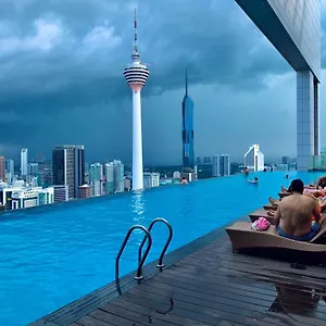 The Platinum Klcc By Sky Pool , Kuala Lumpur Malesia