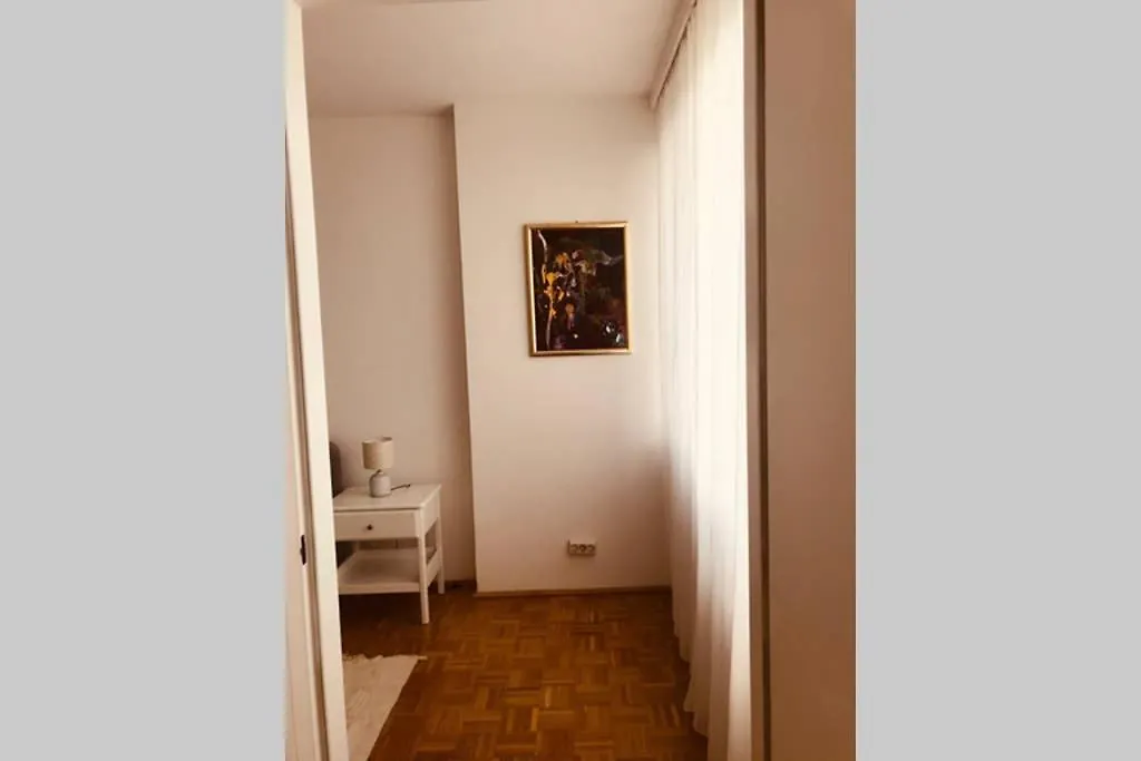 Mitten Im Achten. Zentrale Wohnung In Wien 0*, Vienna Austria